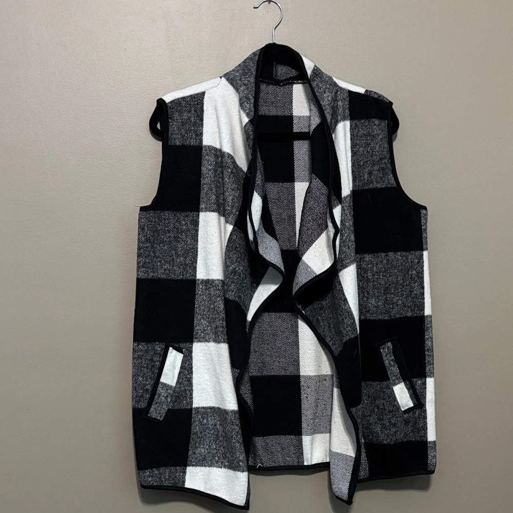 Black and White Plaid Open Vest - Picture 1 of 3
